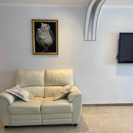 Shared Apartment! Piso Compartido! Общая Квартира! Севилья Экстерьер фото