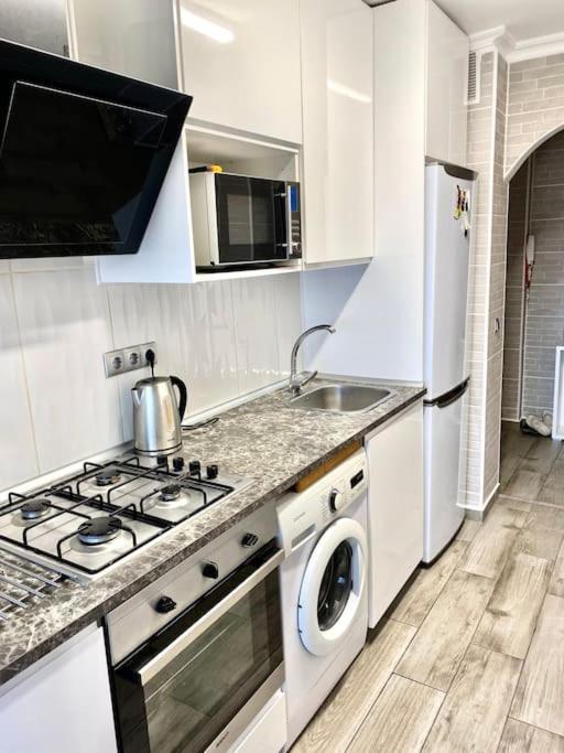 Shared Apartment! Piso Compartido! Общая Квартира! Севилья Экстерьер фото